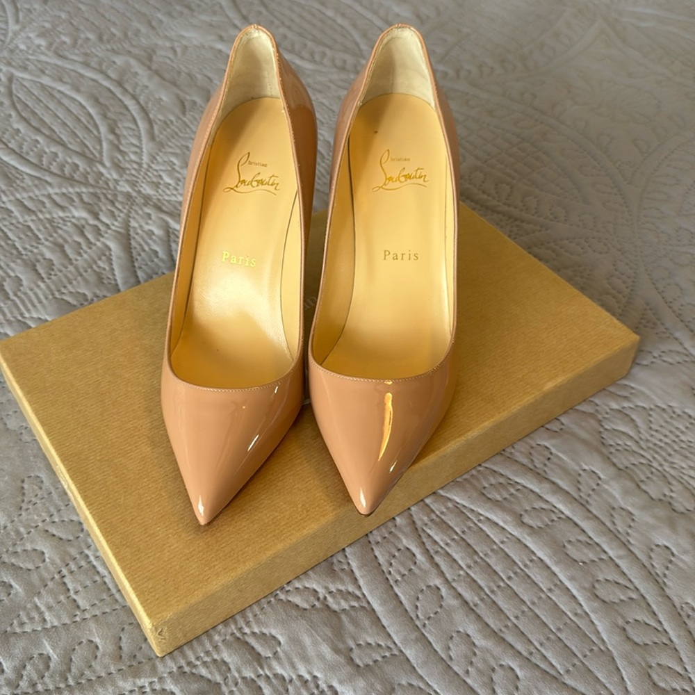 Christian Louboutin Pigalle Follies in a size 39.